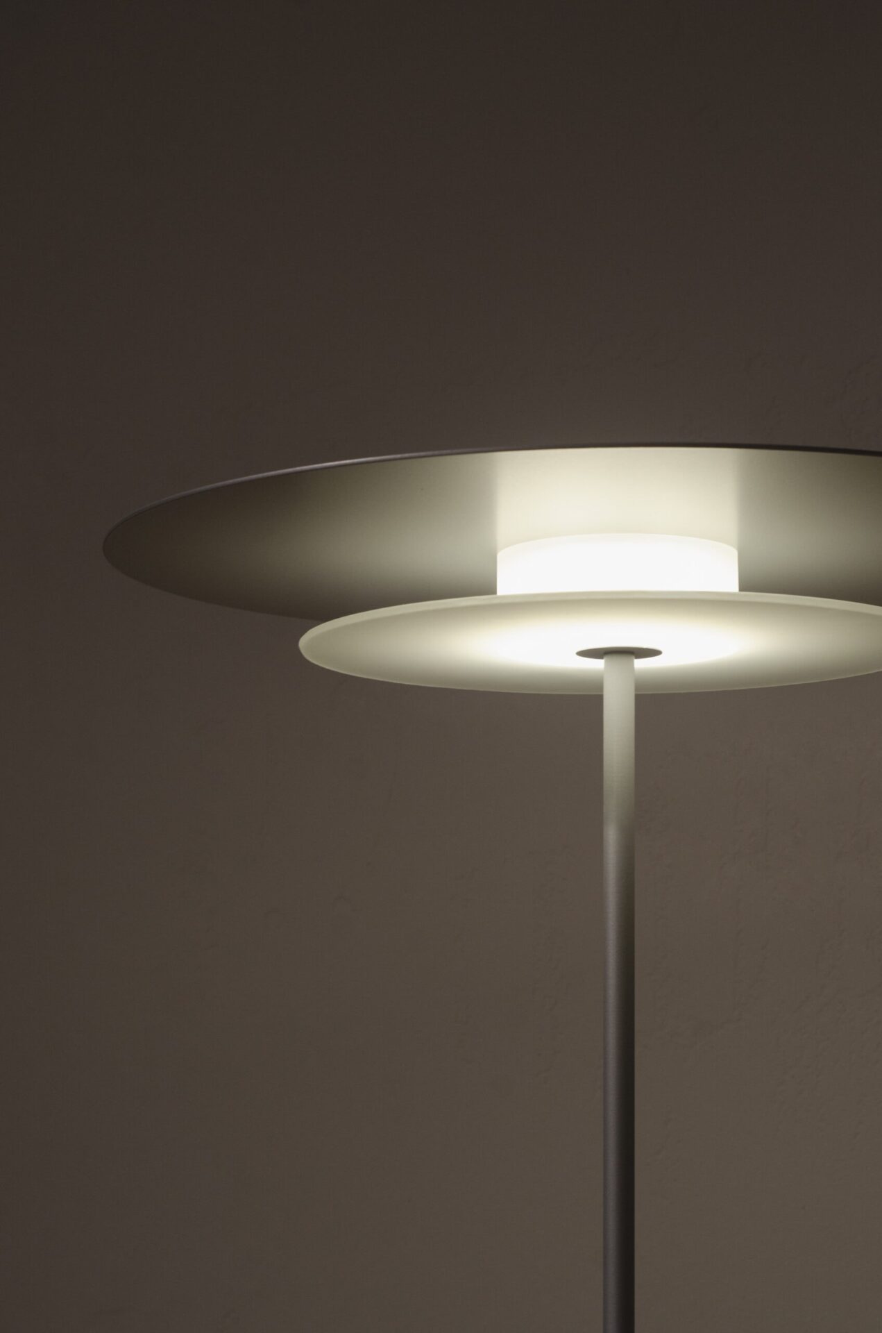AEROPLAN FLOOR LoftLight lampa podłogowa - Pearl Beige Anode