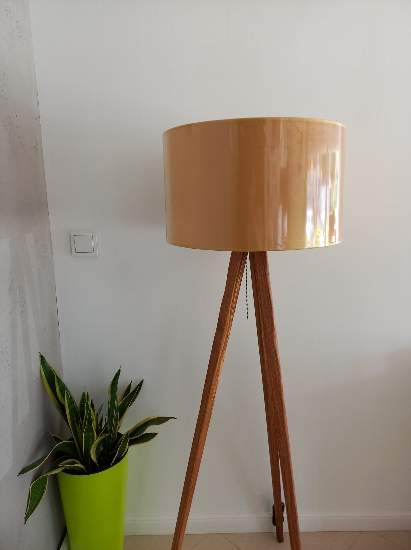 WOOD TRÓJNÓG HPlampy drewniana lampa podłogowa