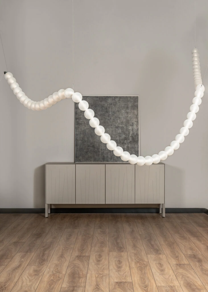 DAISY LoftLight lampa wisząca -nowość 2024 - 2,5 metra, 28 kul z piaskowanego szkła śr. 9cm