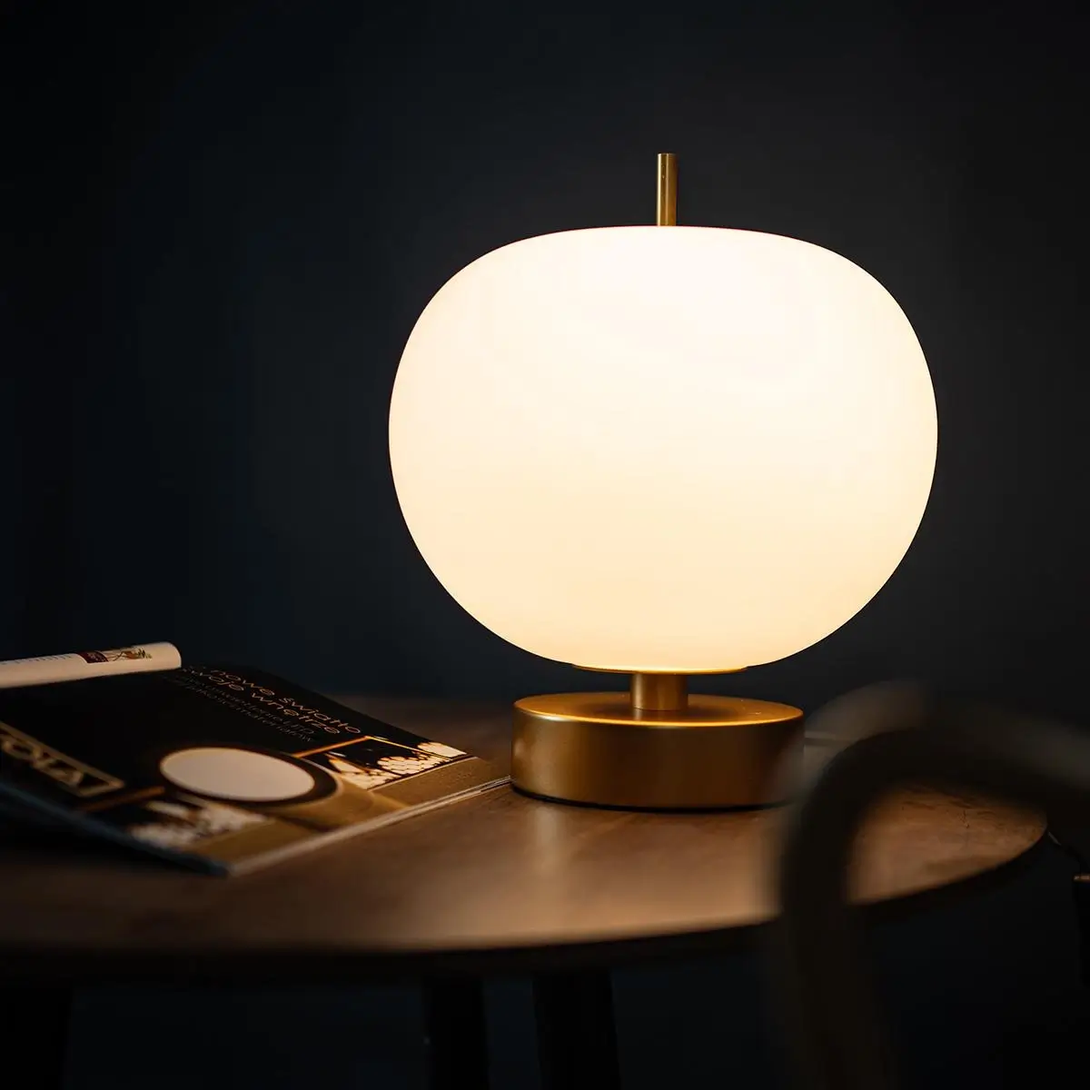 APPLE T Altavola lampa stołowa